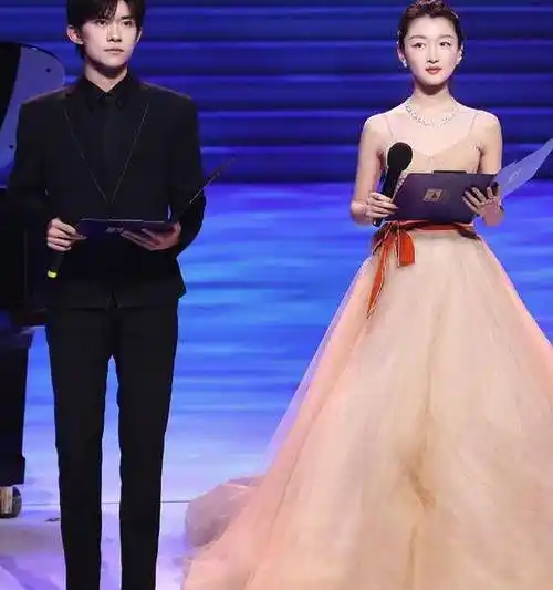 易烊千玺方否认与周冬雨恋情没什么好回应的