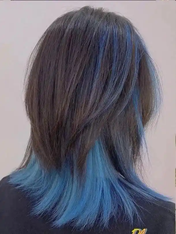 公主切加水姆发型双色染加挑染.#今年流行的湖蓝色,简直了,掉 - 抖音