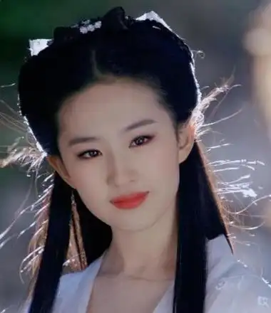 刘亦菲出生后,安少康为她取名安风,这个名字就像小说里女主角般唯美动