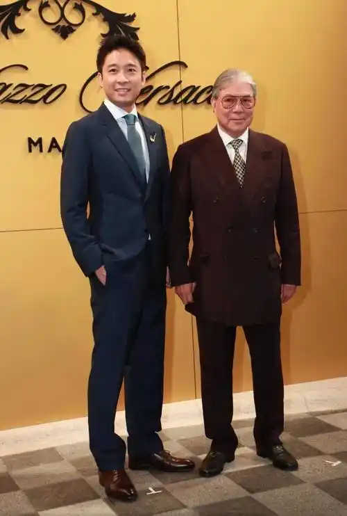 当然,老八卦人都知道啦,就是那个和章子怡谈过恋爱的霍启山,香港狗仔