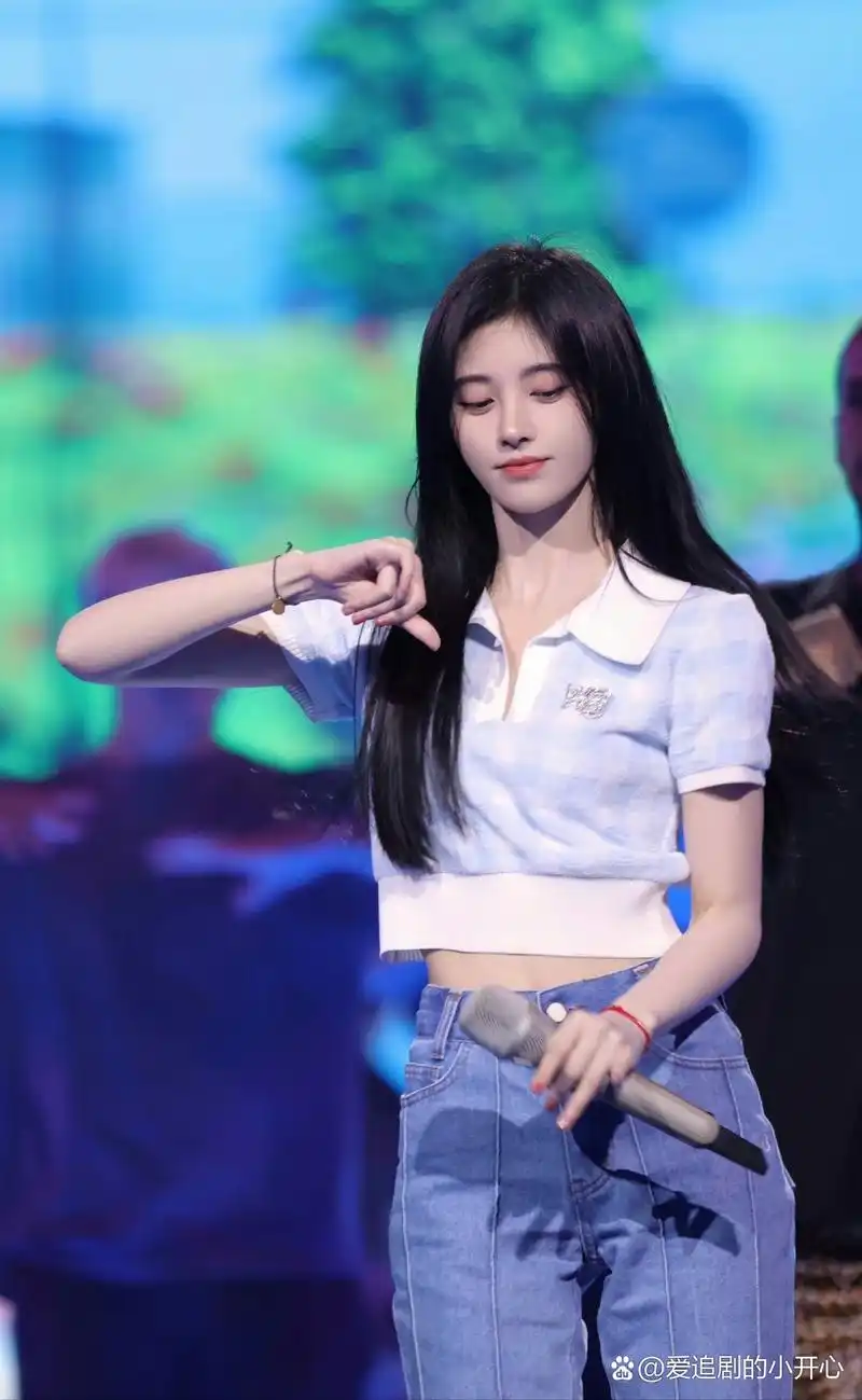 彩排比正式演出系列#鞠婧祎# #超好看鞠婧祎图片# #鞠婧祎跨年舞台