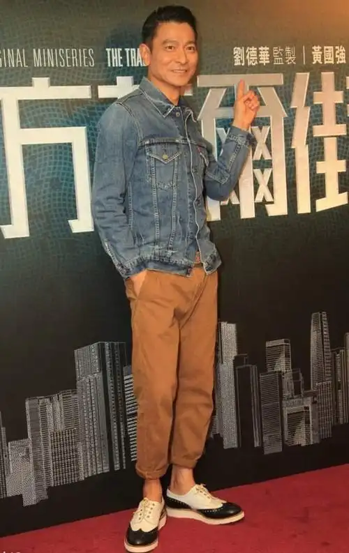 刘德华妻女正面照曝光!女儿和爸爸如出一辙,妻子朴素难掩阔太感