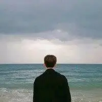 男生背影看海头像情侣_微信头像图片大全