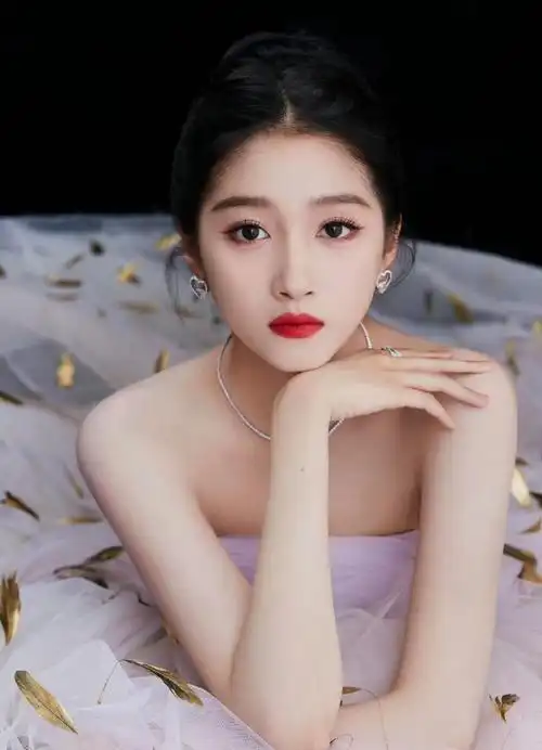 关晓彤金色羽毛纱裙##关晓彤香芋紫纱裙