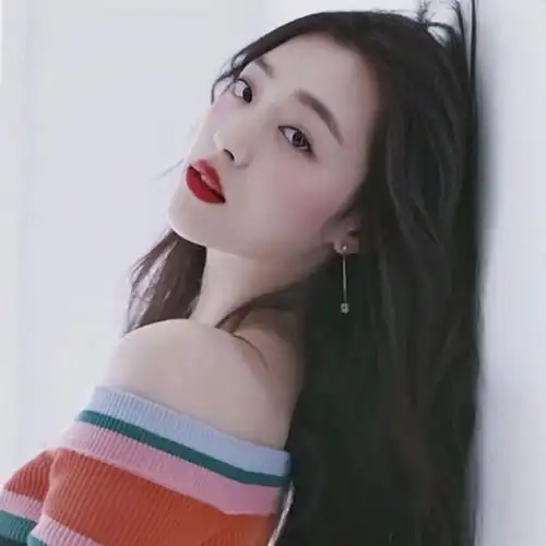 女爱豆头像,崔雪莉温执欢/崔雪莉. 原截:权烈