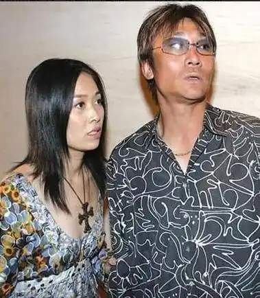 51岁那英近况,14岁儿子长得和前夫很像,11岁女儿颜値很高!