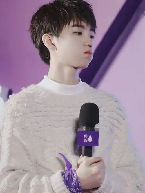 王俊凯嘟嘟嘴照片每一张都超级萌记得收藏哦