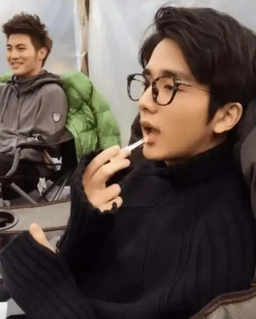 蔡徐坤迷糊,赵丽颖调皮,看到肖战:过分了_时候_张新成_样子