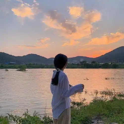 自由感氛围旅行风景女生头像,看起来很自由的头像女