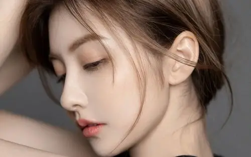 五官精致的女生美女图片-美女壁纸-高清美女图片-第7图-娟娟壁纸