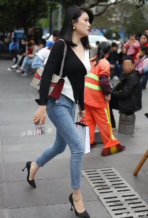 牛仔裤高跟鞋,完美搭配