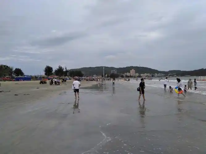 双月湾沙滩真实风景实拍