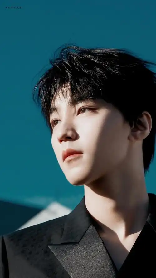 王俊凯elle四月刊封面