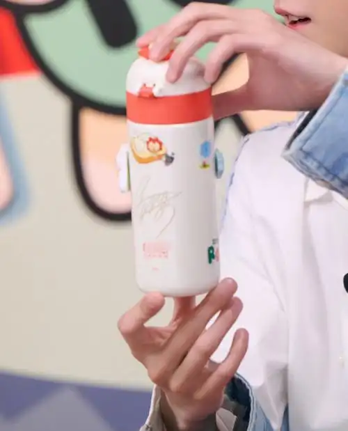 王源的手可以单独出道#王源的手是手控党天菜呀!