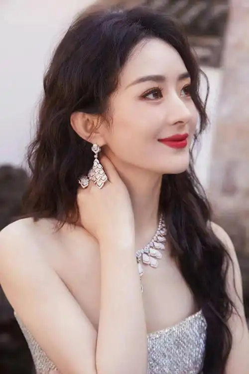 圆脸不能靠遮,赵丽颖的露耳发才是正解!|脸型|发型|刘海_网易订阅