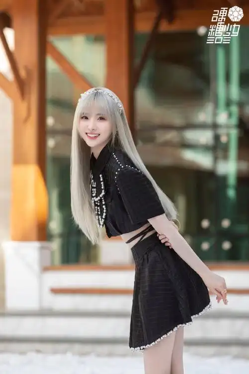 硬糖少女303超话郑乃馨超话7015#郑乃馨明媚少女雪景大片#阳春