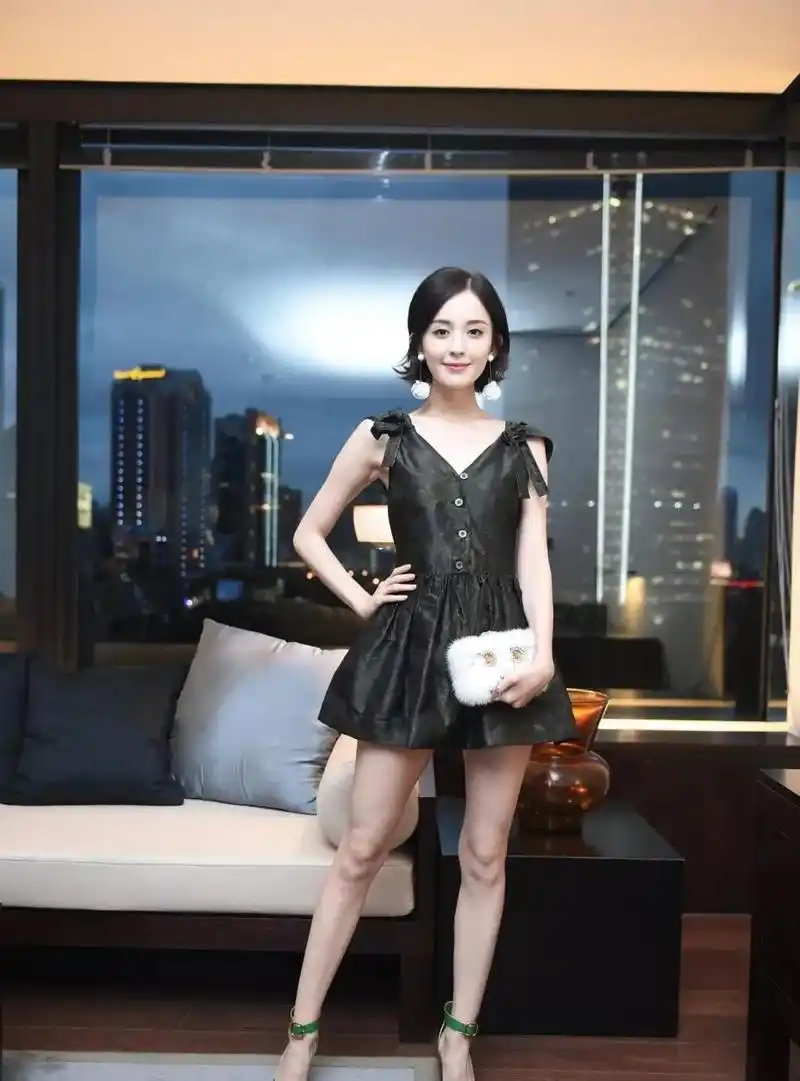 古力娜扎美腿高跟,这腿太诱惑了.