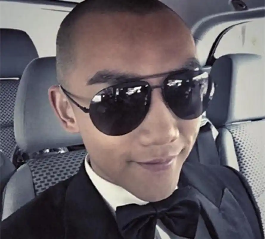 李易峰光头照,霍建华光头照,谢霆锋光头照,却都输给了他!