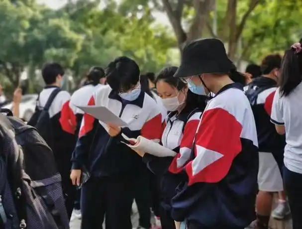 高考对每一位高中阶段的学生来说都是非常重要的一场考试,自1977年