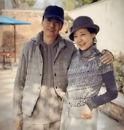 范明:娶大6岁二婚女子,将继子当亲生,如今继子成他