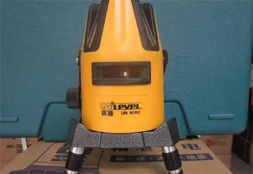 红外线水平仪如何使用