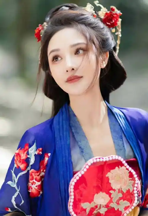 彭小苒的古风氛围感好强,古装造型好美!_小枫_东宫_公主