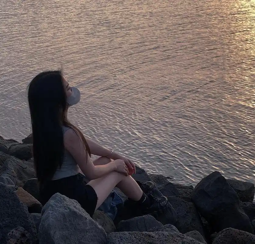 把偷拍我看海的照片送我好吗 #海边日落晚霞 #落日余晖映晚霞 - 抖音