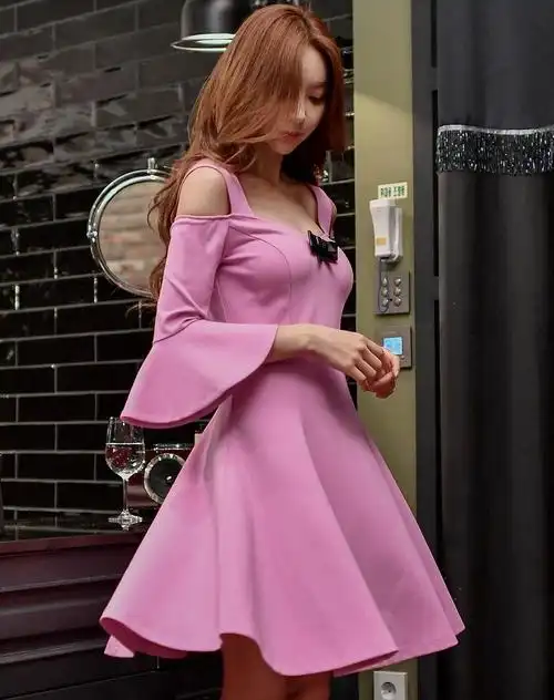 喇叭袖吊带连衣裙玫粉色