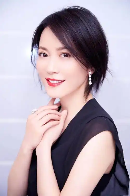 中年人的衣着之美是得体给的,若是再加上一些高级感,那就是分分钟出圈