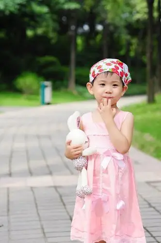 甜美可爱的小女孩.