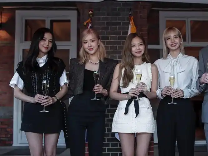 blackpink今日首尔四人线下合体出席活动