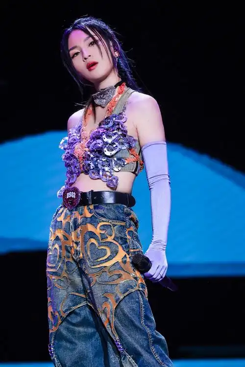 周笔畅上海演唱会##周笔畅在帅气和性感之间选择了玛卡巴卡##周笔┅