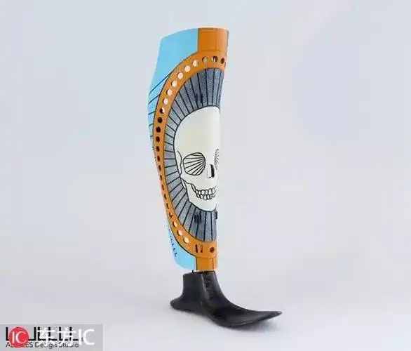 市面上的假肢产品都在往高仿真的方向设计.