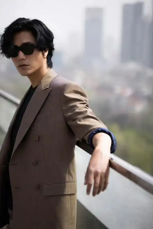 陈坤老钱风##陈坤咖色西装