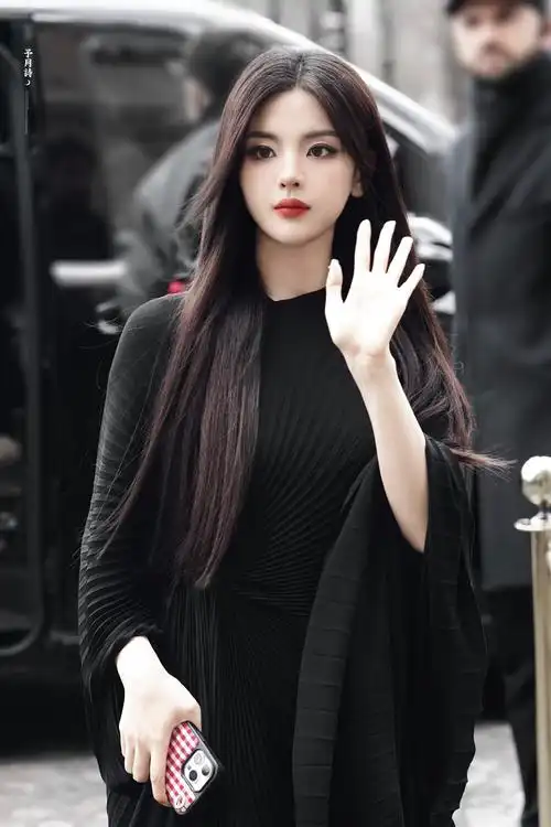 *  31303134333238303630  黑色酷女孩  @杨超越