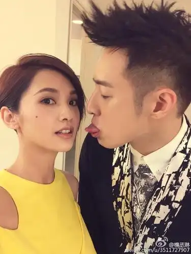 杨丞琳潘玮柏甜蜜合影遭粉丝恶搞