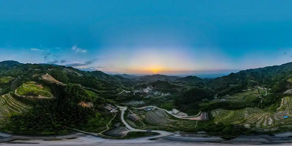 夕阳下的平江福寿山森林公园