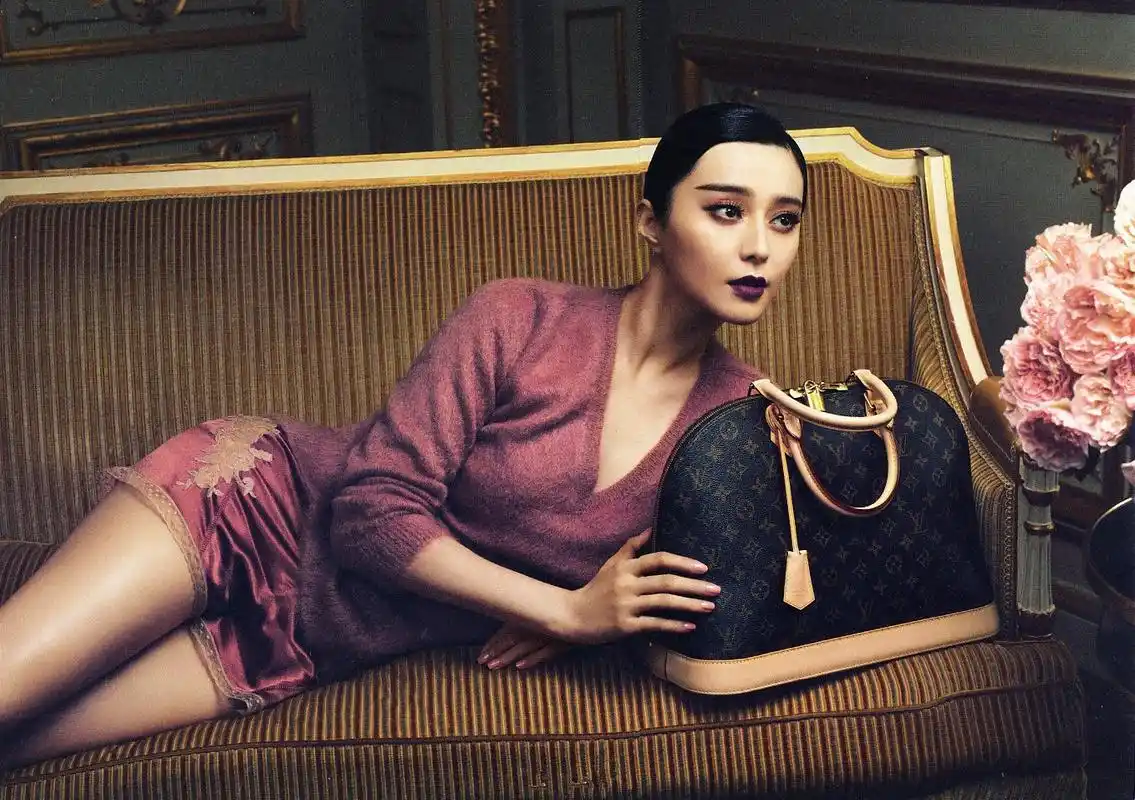 范冰冰果然有万种风情,最后一张简直致命的诱惑,谁能抵挡得住?