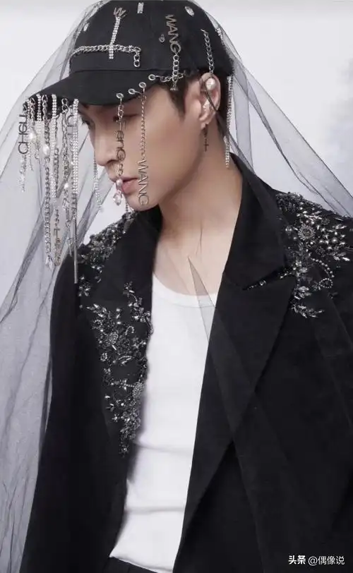 exo成员资料简介12人鹿晗老爸个人资料