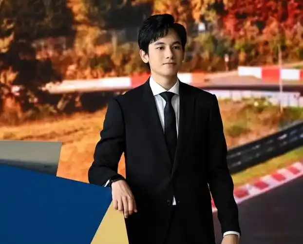 网剧《飞驰人生》胡先煦竟饰演霸总,网友却认为他"滕"化了