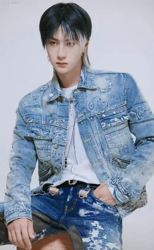 王一博这就是街舞#//#王一博#    酷博,告诉我,你怎么什么造型都能