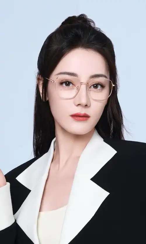 迪丽热巴公诉精英##迪丽热巴最新怼脸大片