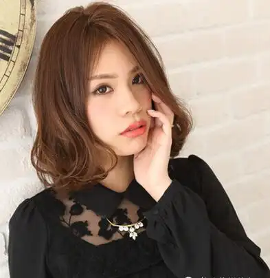 小脸头发少妹子适合的最新空气烫短发发型,少发量拉直发还是卷发 发量