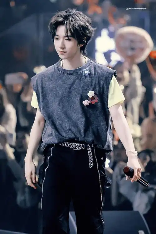 一会见～@时代少年团-贺峻霖#时代少年团首场团体舞台穿搭