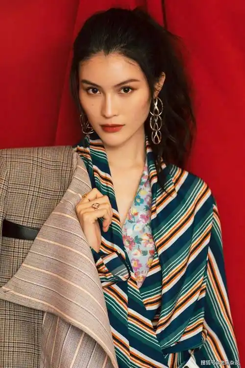 何穗写真赏:不愧是维密超模!大长腿走秀美到爆炸!_身材_成为了_都让人