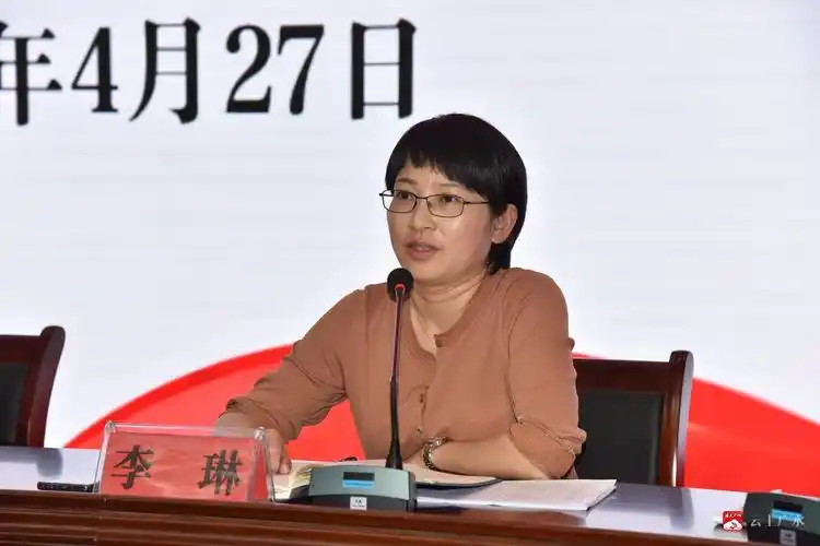 市教育局局长李琳在肯定学校取得成绩的同时,强调大家要进一步增强