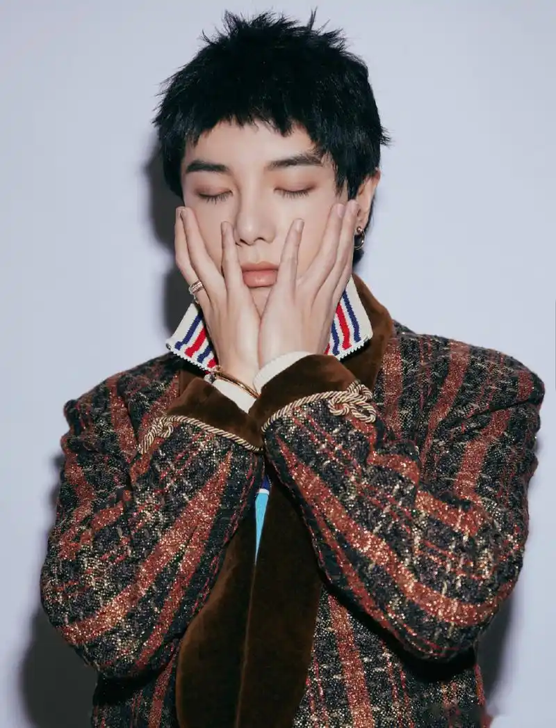 华晨宇昨晚在gq盛典上的表现太燃了!