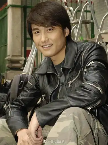 胡兵嘴歪的原因