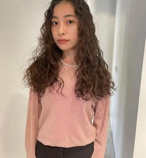 2024细软头发别再留直发,最好试试全头烫小碎卷,蓬松时尚显发量|发型