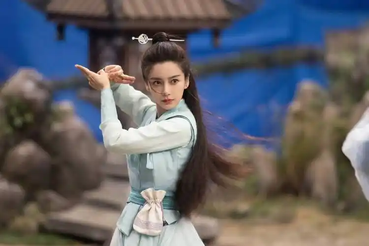 angelababy新剧《尘缘》开播 双剧同播霸屏今夏_张殷殷_西玄_师姐